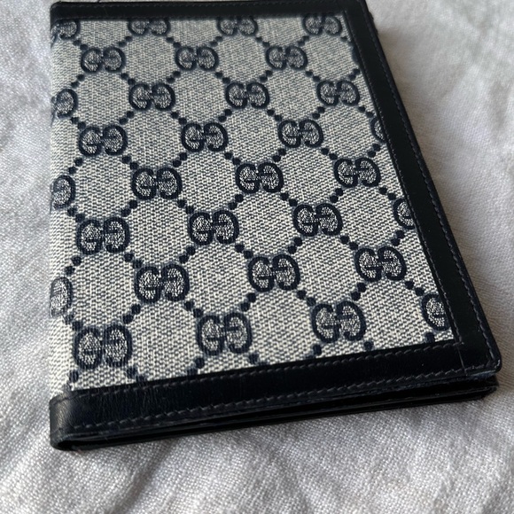 Vintage, Rare, & Authentic GUCCI Navy Blue Leather GG Picture Frame Photo Album - Picture 6 of 7